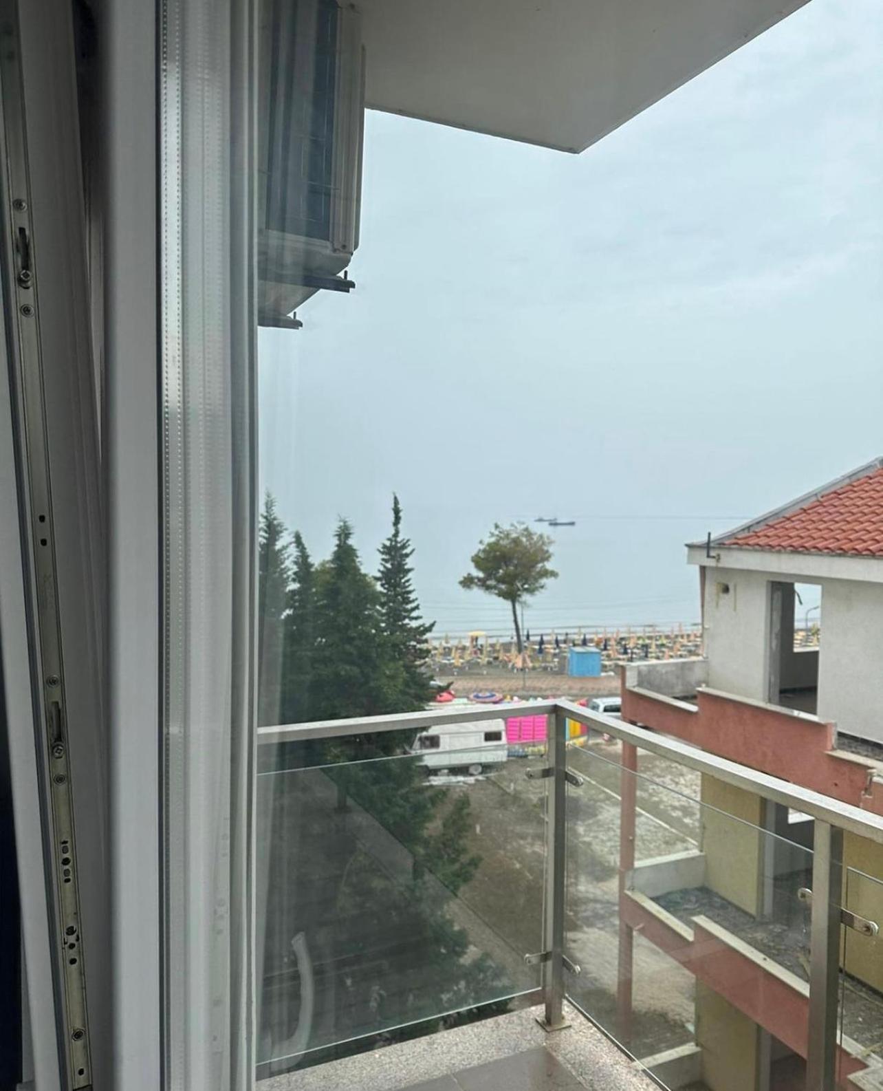 Deluxe Apartments With Balcony Shengjin Luaran gambar